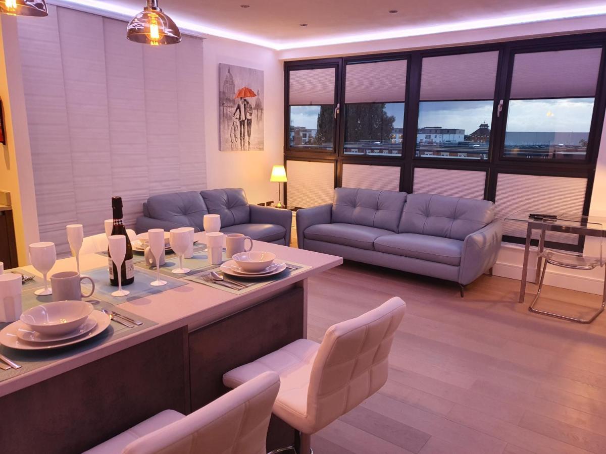 Penthouse With Hot Tub & Views 23 Appartement Cheltenham