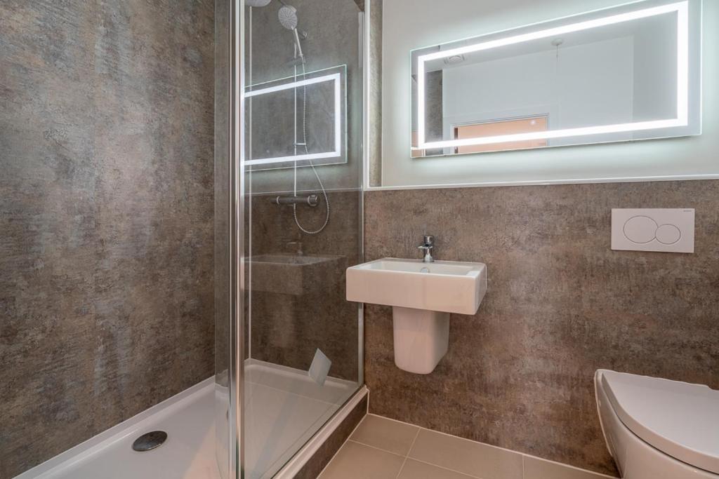 Penthouse With Hot Tub & Views 23 Appartement Cheltenham